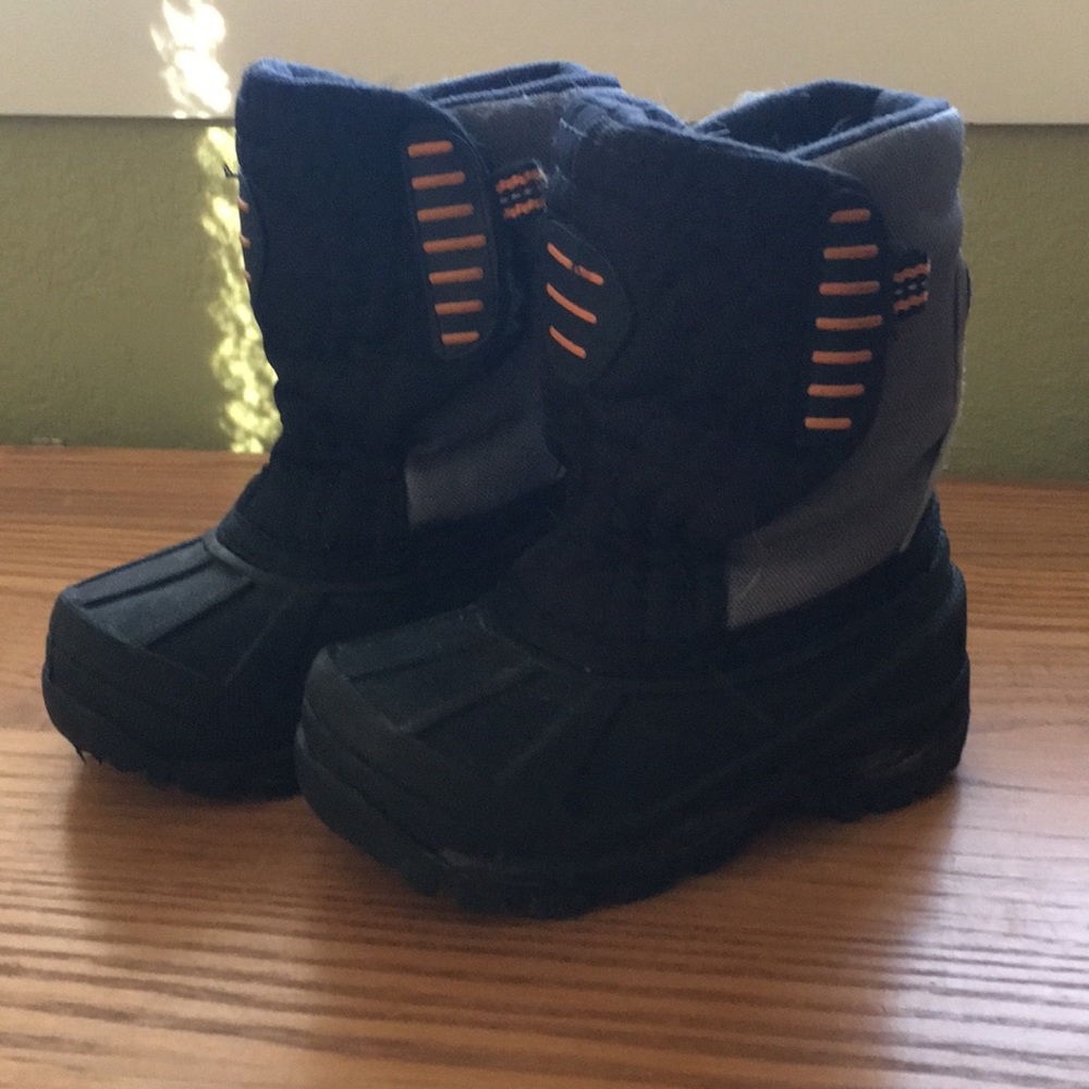 Snow boots